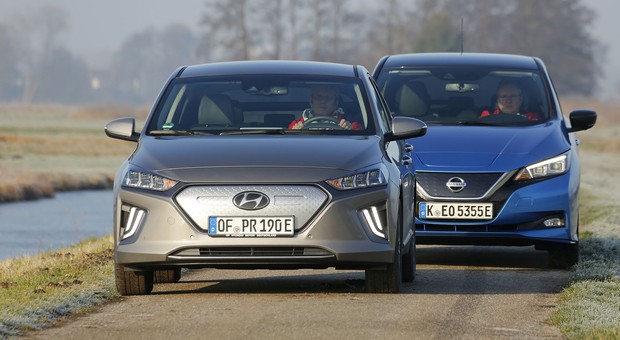 Hyundai Ioniq kontra Nissan Leaf - auta elektryczne dla ludu