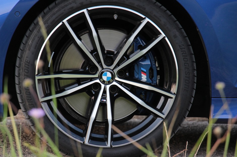 BMW 330i