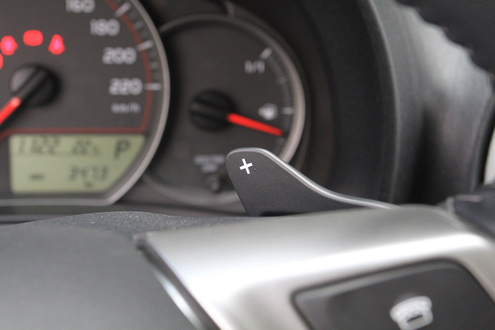 Test nowej Toyoty Yaris, radzimy którą wersję wybrać automat czy manual?