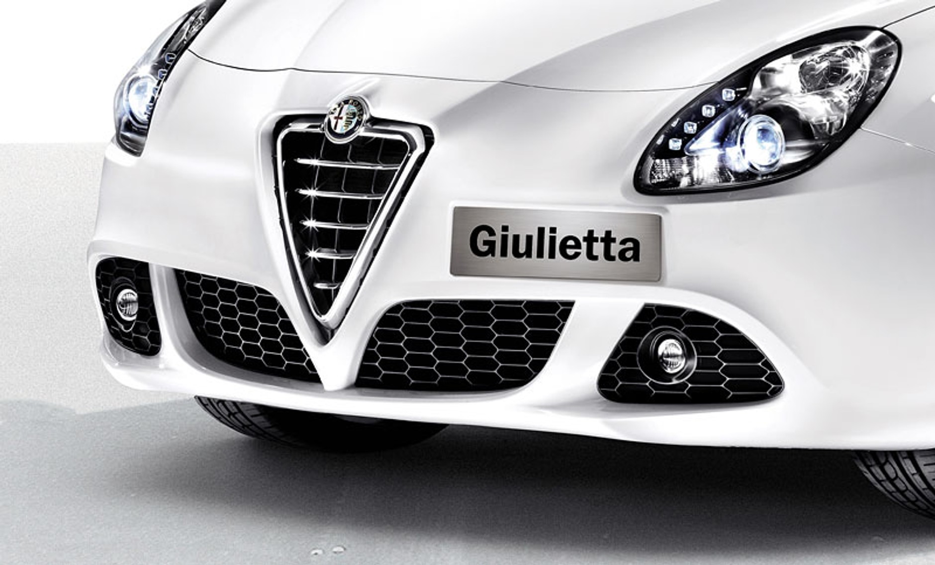 Alfa Romeo Giulietta: wnętrze i nowe zdjęcia