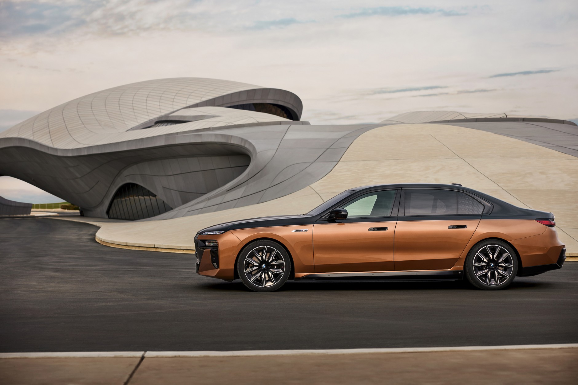 BMW i7 M70