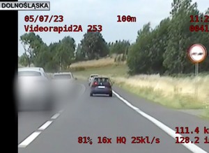 Wybrali najgorsze miejsce do wyprzedzania. Za nimi jechał nieoznakowany radiowóz