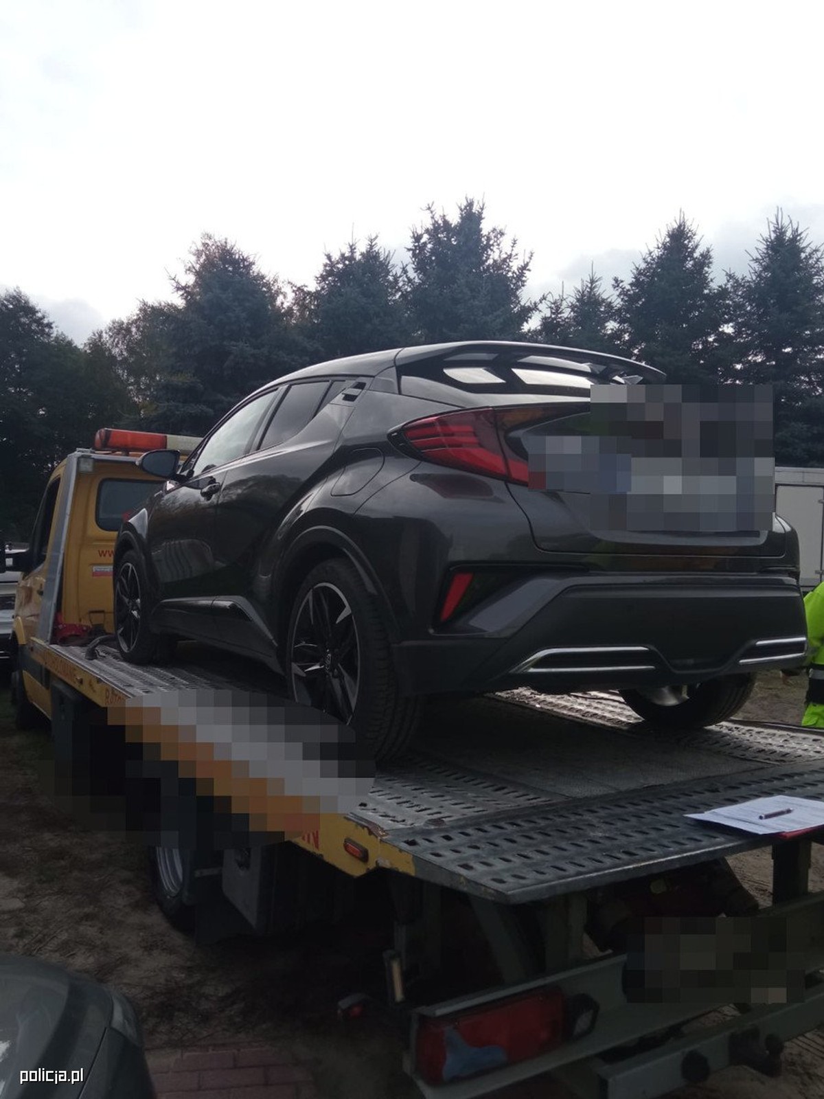 Czterech zatrzymanych, odzyskane Toyoty i części samochodowe