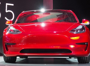 Tesla z planami, ale bez baterii