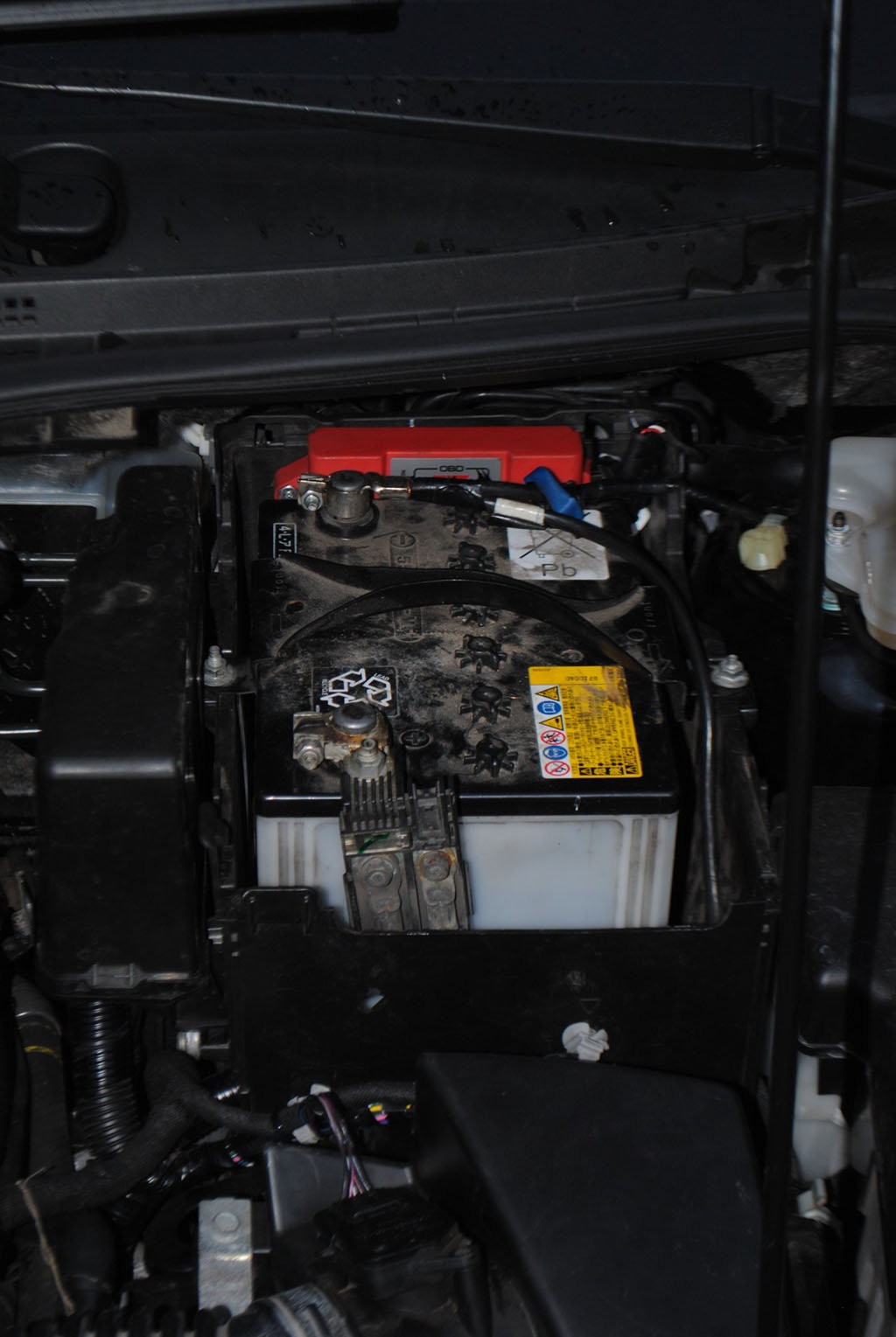 Sterownik instalacji LPG zamontowano obok akumulatora.