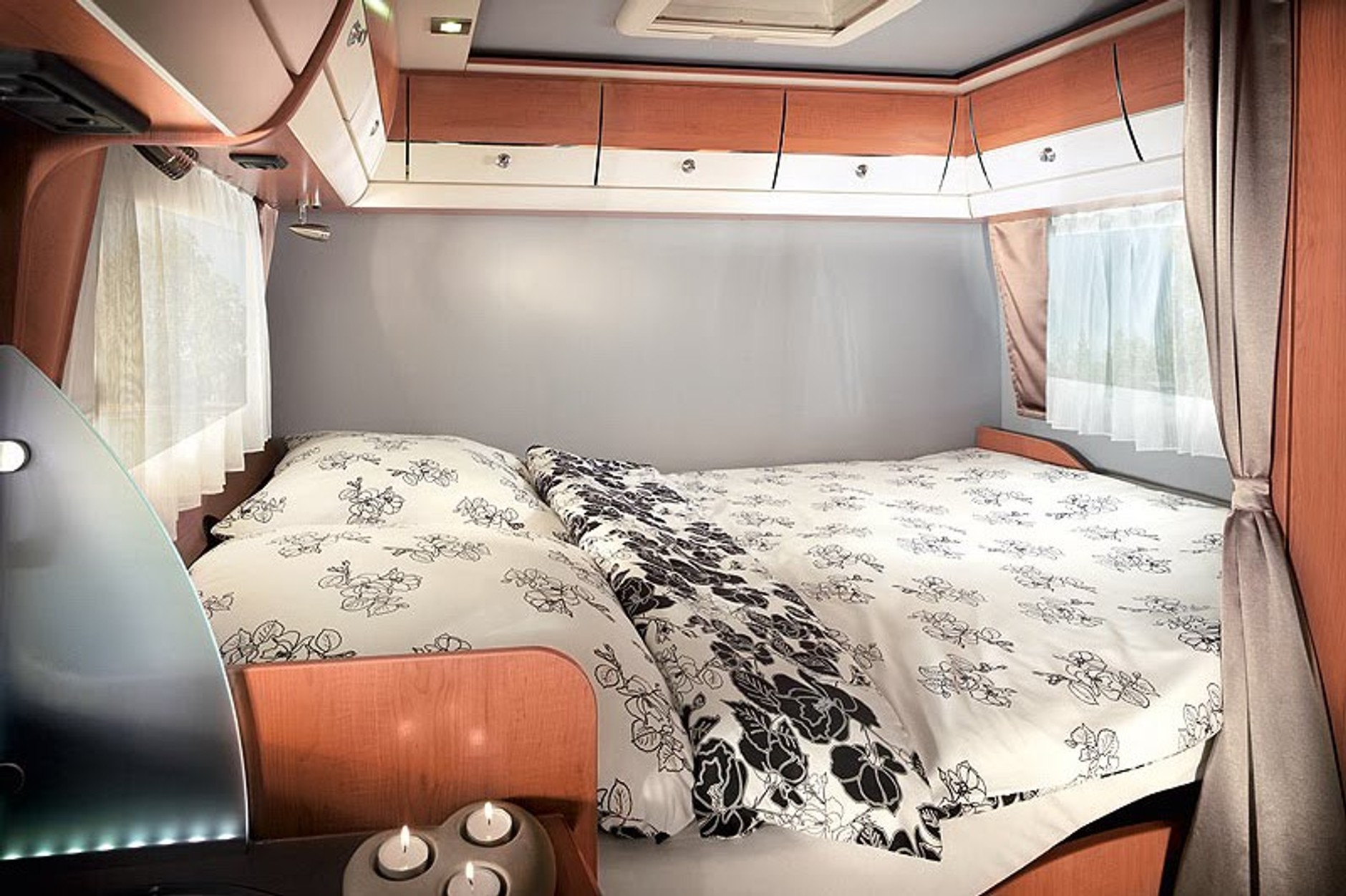 Volkswagen T5: kamper z firmy Karmann-Mobil