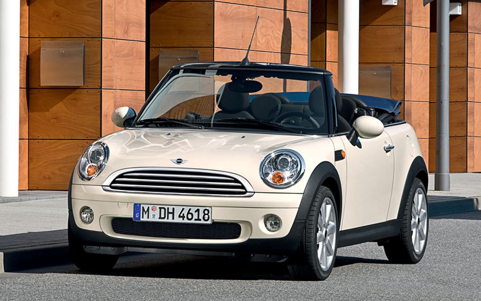 Detroit 2009: premiera światowa Mini Cabrio