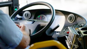 Kierowca autobusu tankował na firmową kartę. Ukradł ponad tysiąc litrów paliwa