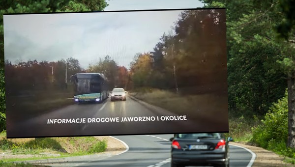 Cudem uniknął wypadku. Musiał jednak poświęcić auto 