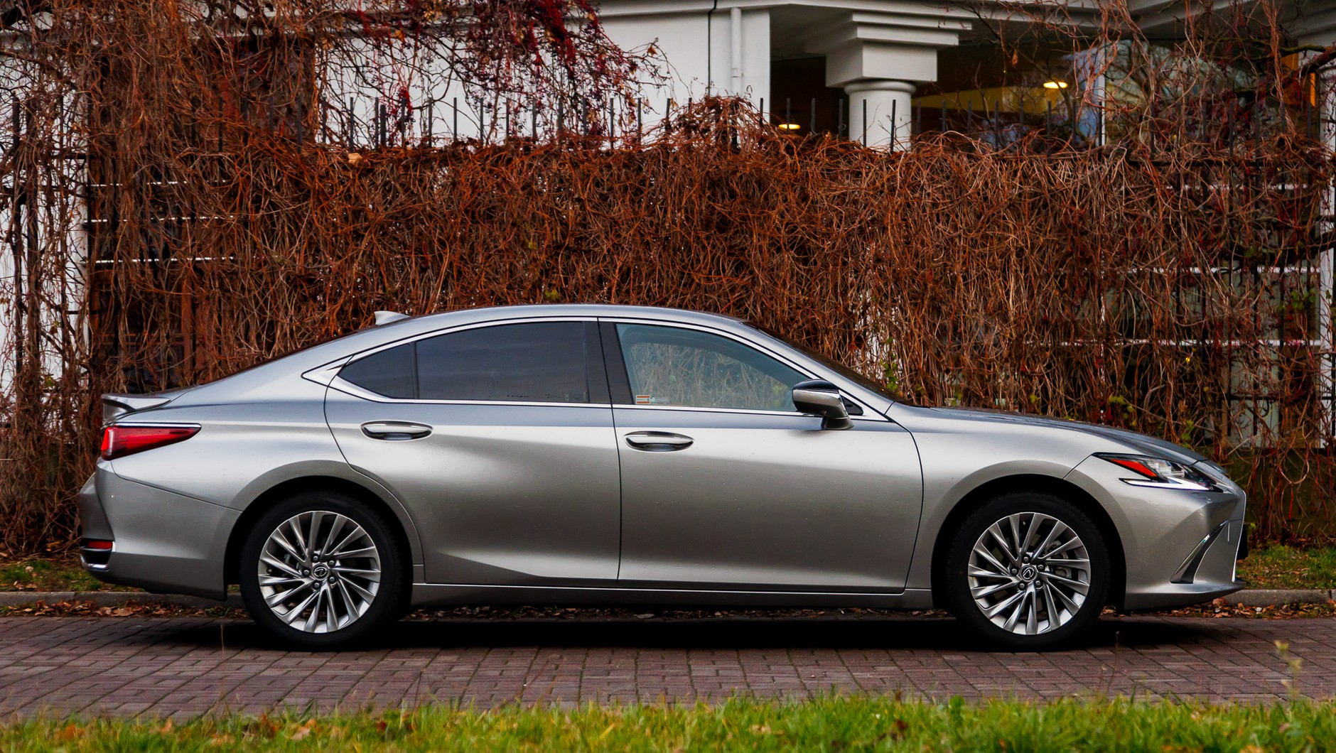 Lexus ES300h VII generacji