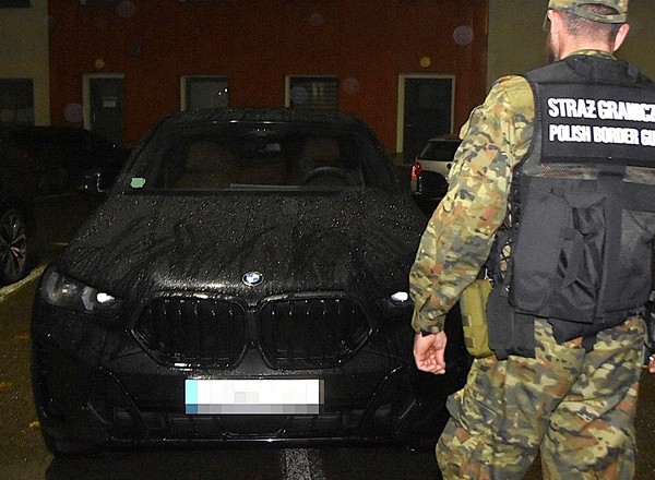 Straż Graniczna złapała ich na gorącym uczynku. Musieli oddać kluczyki do dwóch BMW