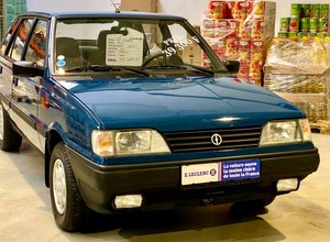Fabrycznie nowy Polonez Atu… pardon, Atou – prosto z Francji do nowego muzeum w Oławie