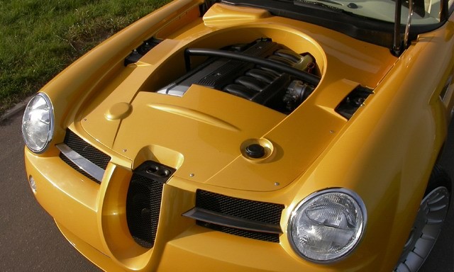 Cardi Body II: dwumiejscowy roadster z organami BMW