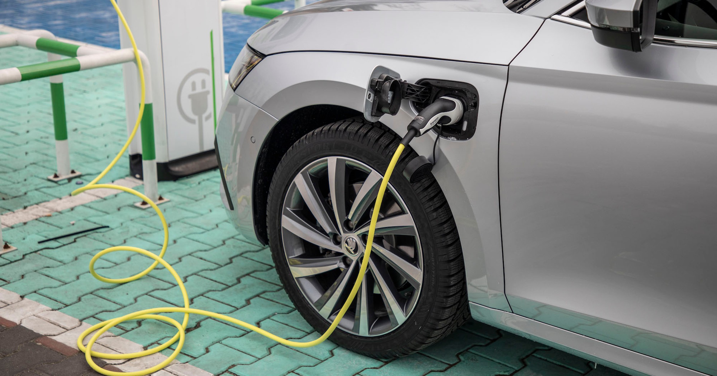 Unia Europejska bierze się za hybrydy plug-in. Mają przechodzić nowe testy