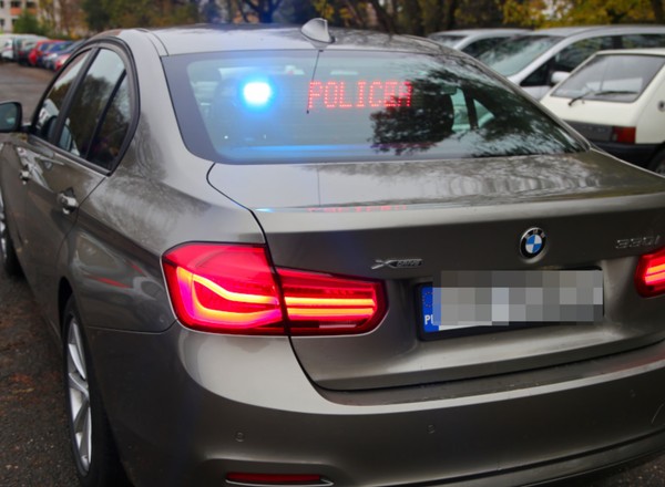 Zwróć uwagę na te szczegóły. Tak rozpoznasz nieoznakowany radiowóz