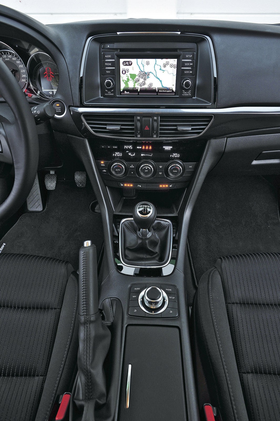 Mazda 6 kontra Volkswagen Passat: który model zostanie królem kombi?