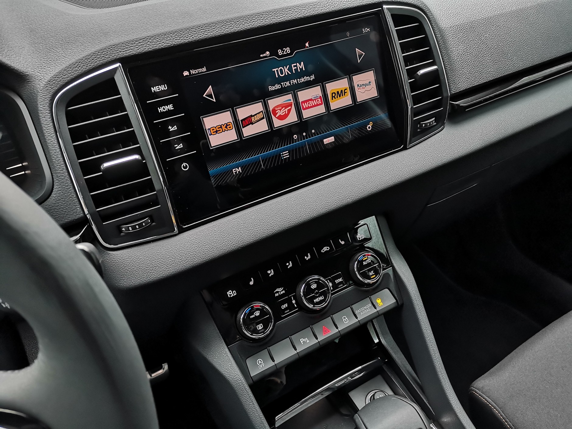 Wadą wysokiego modelu radia jest brak pokrętła do sterowania głośnością