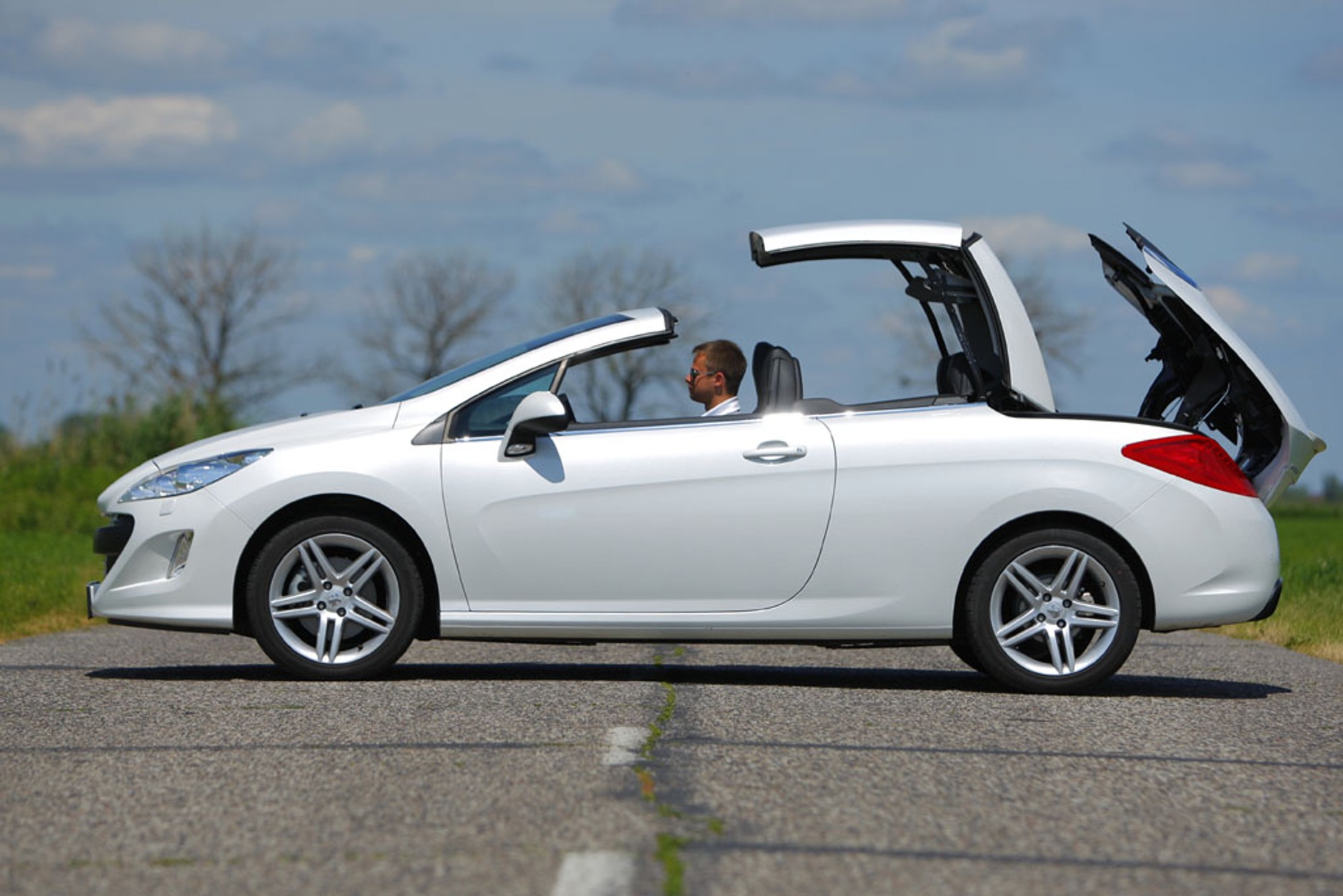 Peugeot 308 CC: Bez dachu z dieslem? Czemu nie!