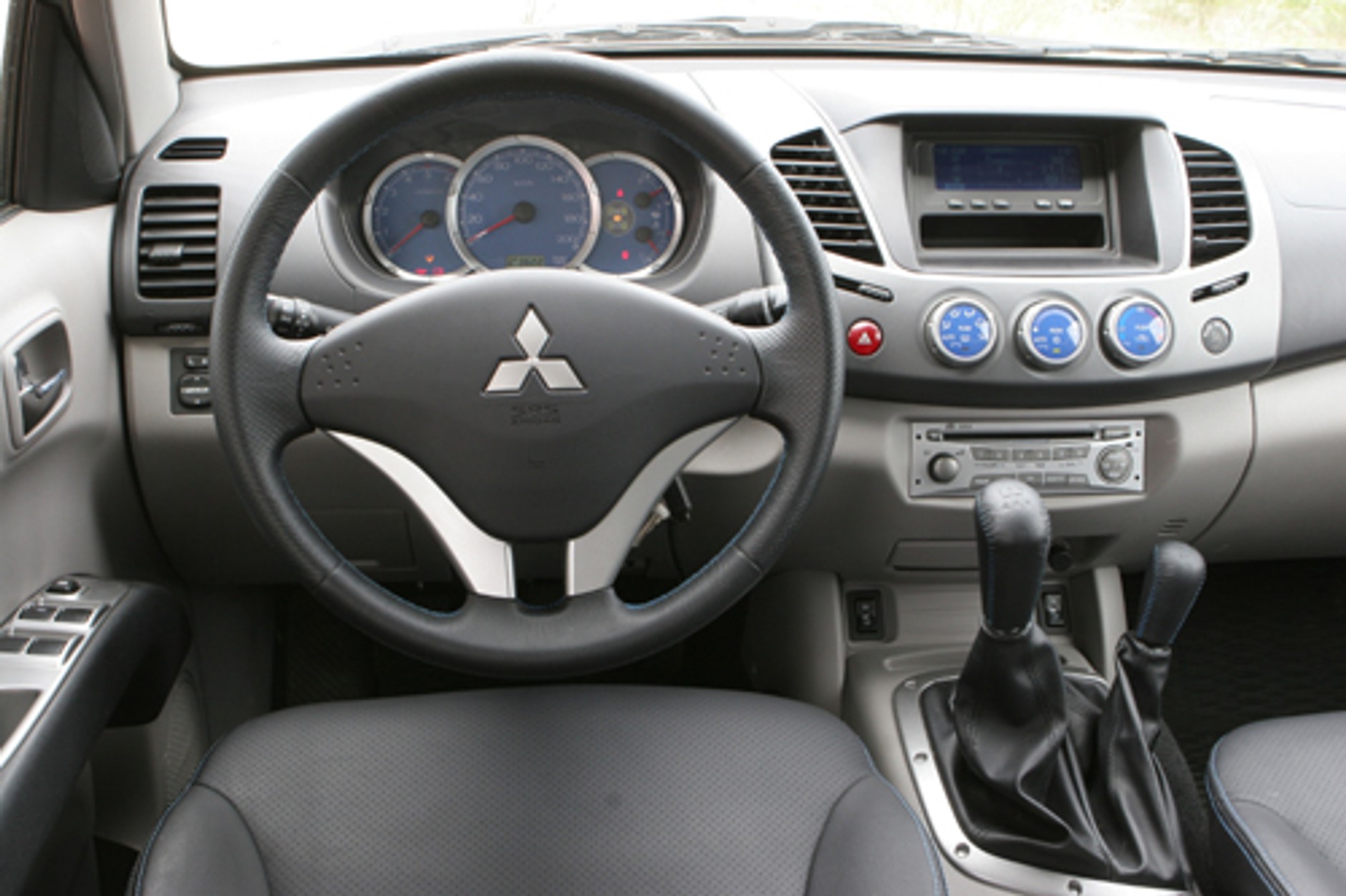 SsangYong Actyon Sports, Toyota Hilux, Mitsubishi L200, Nissan Navara - Który los okaże się szczęśliwy?