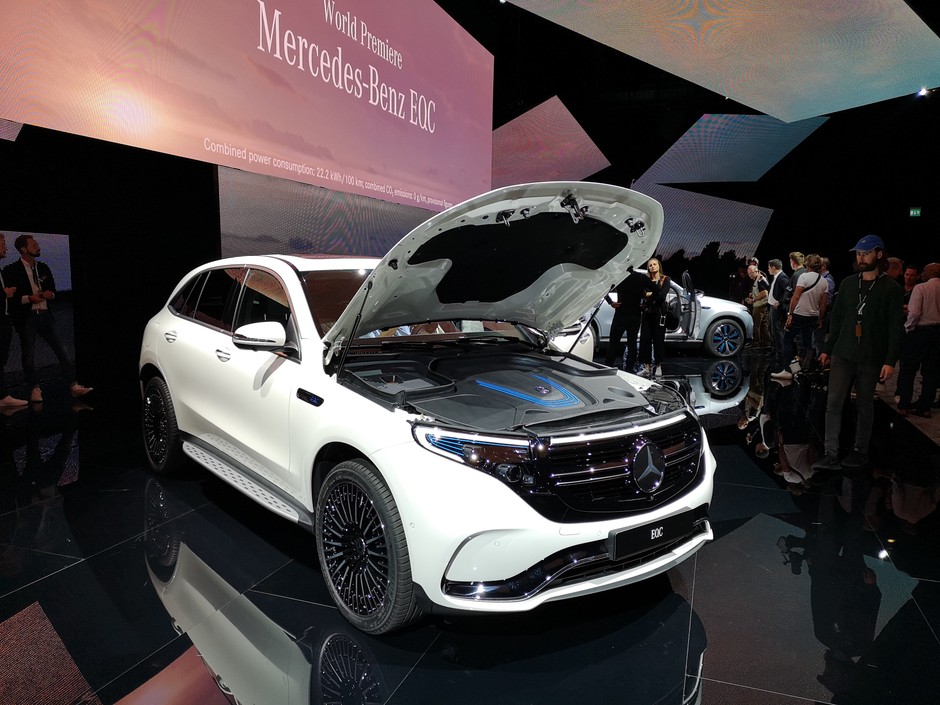 Mercedes EQC - pierwsze egzemplarze pokazane w Sztokholmie jeszcze bez numeru VIN