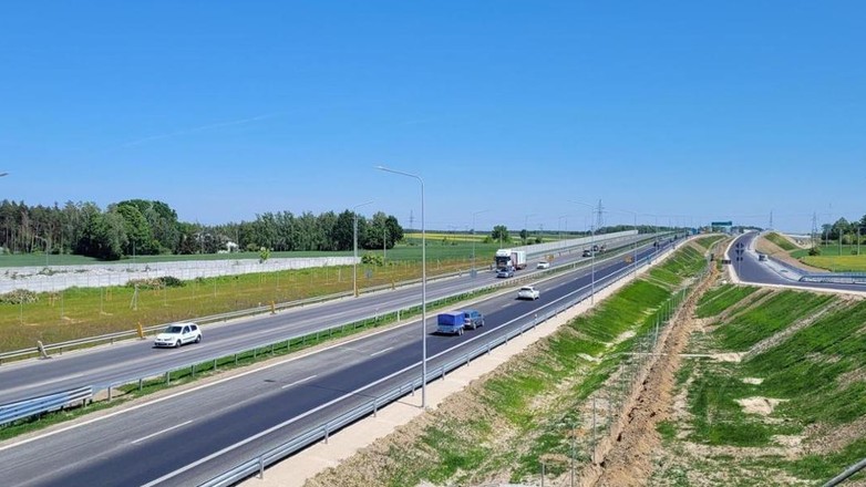 Finiszują prace na dojeździe od strony Warszawy do węzła na skrzyżowaniu dróg ekspresowych S8 i S61 koło Ostrowi Mazowieckiej