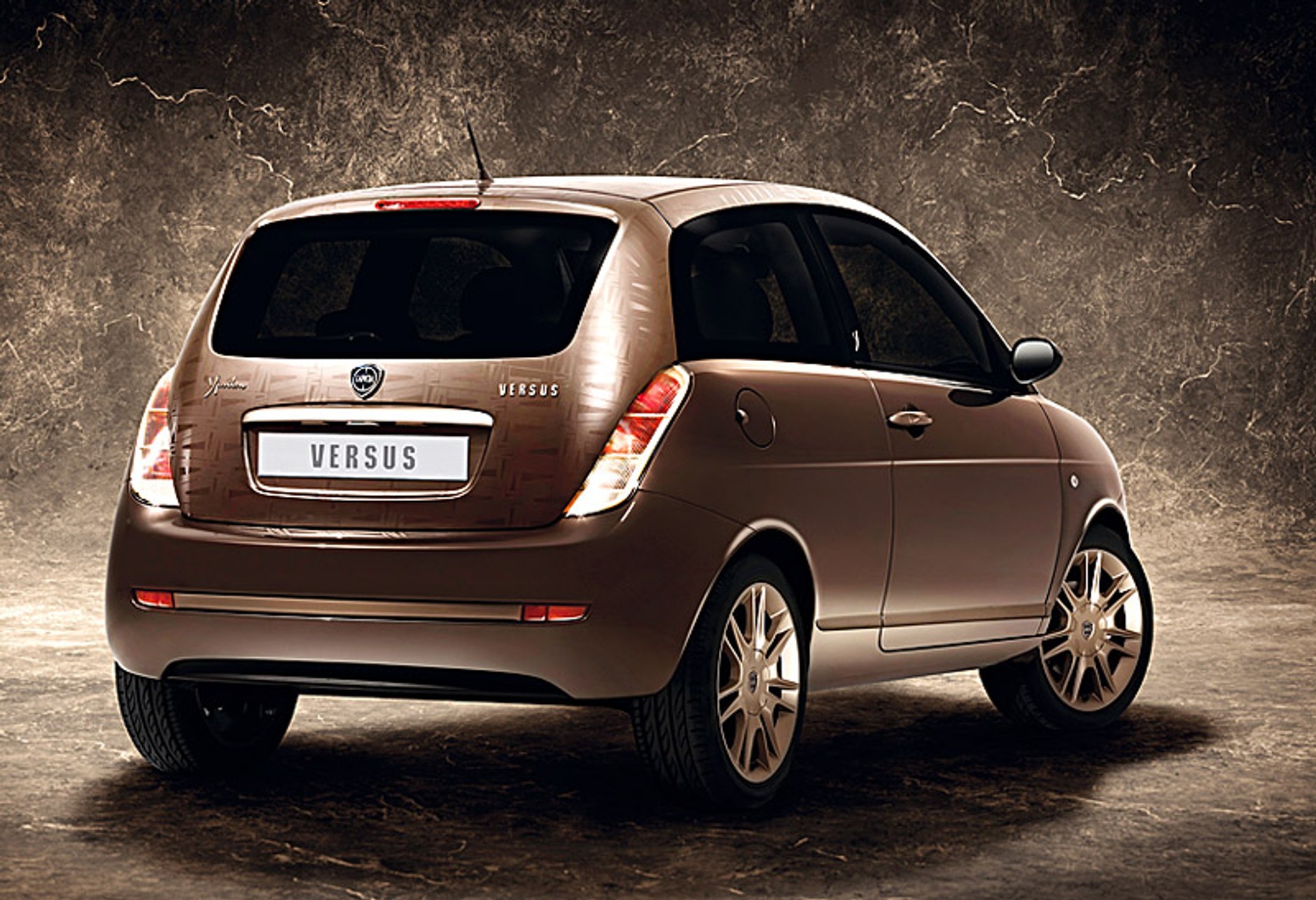 Paryż 2008: Lancia Ypsilon Versus -  wersja limitowana w stylu stylu Versace