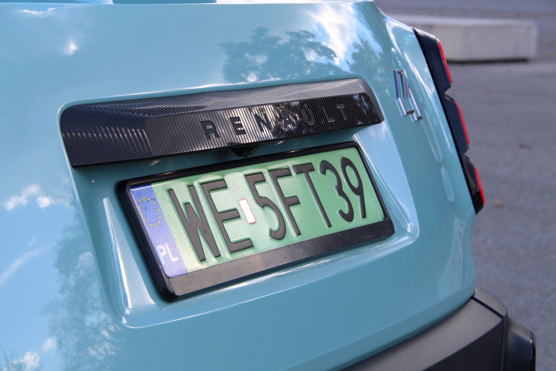 Renault 4 E-Tech Iconic