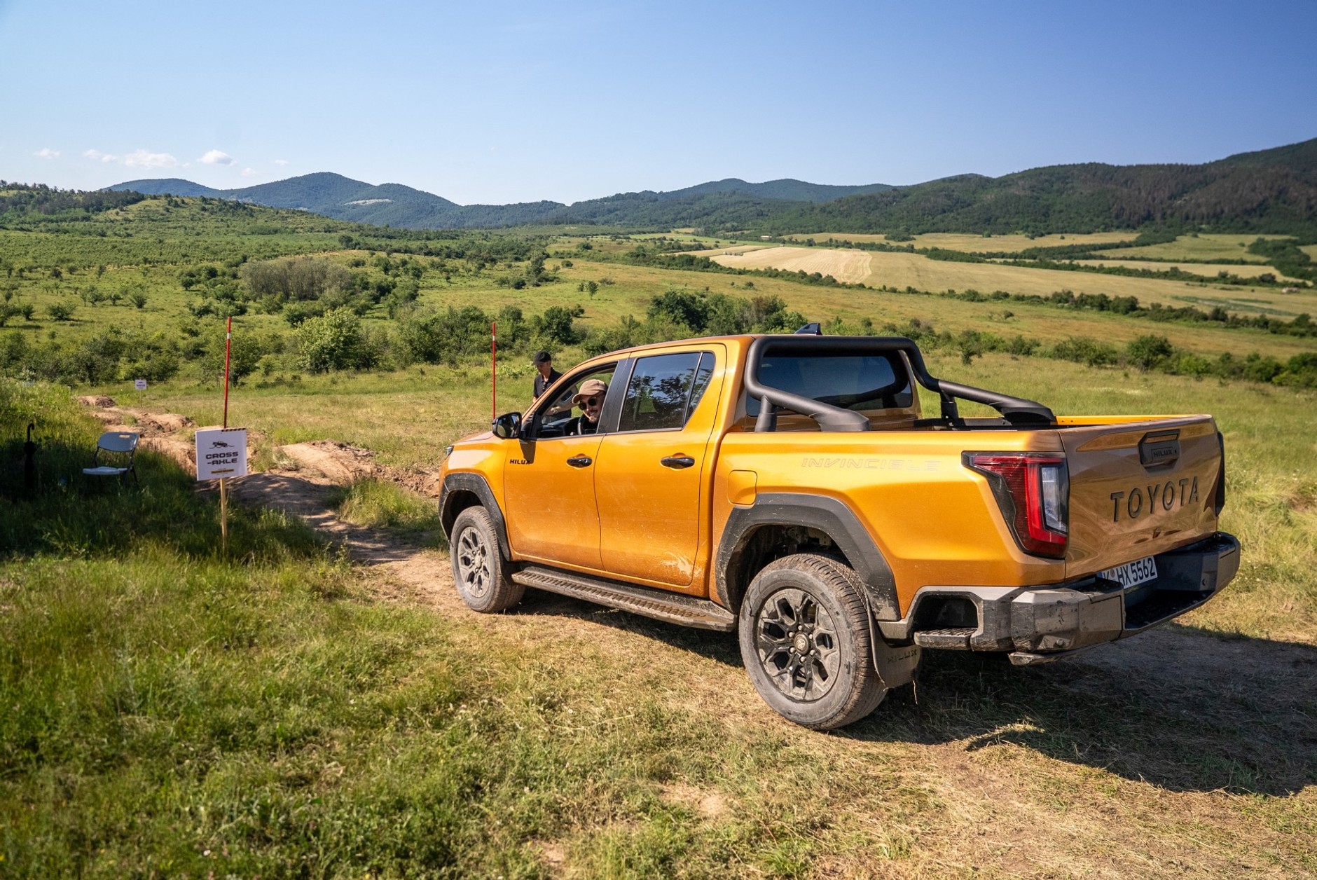 Pierwsza jazdą nową Toyotą Hilux