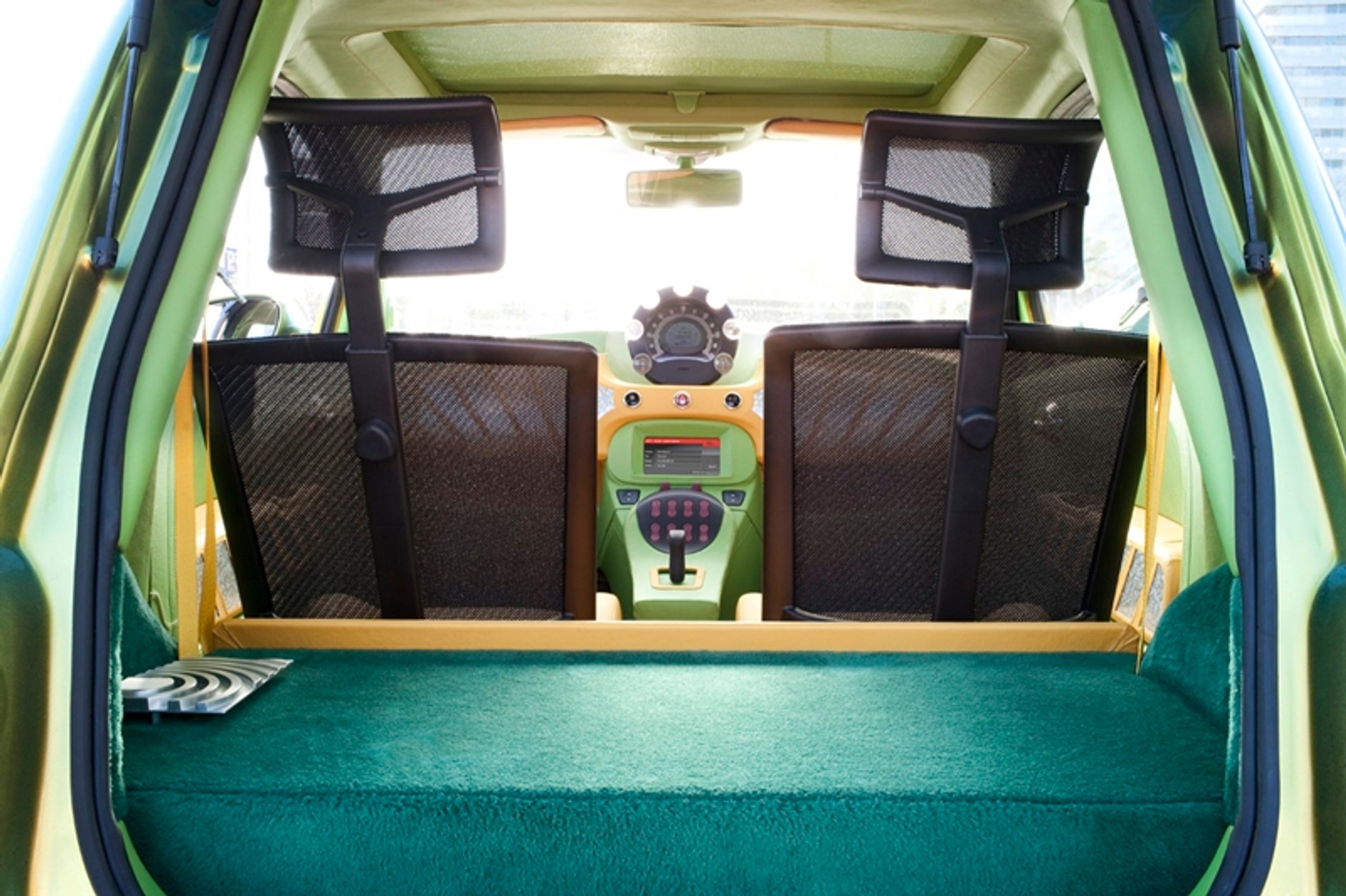 Rinspeed UC? – samochód do jazdy pociągiem