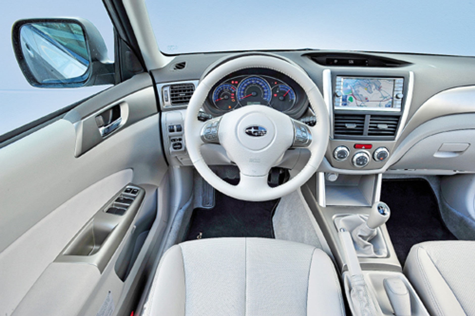 Honda CR-V kontra Subaru Forester, Nissan X-Trail i VW Tiguan - porównanie suvów z silnikami benzynowymi