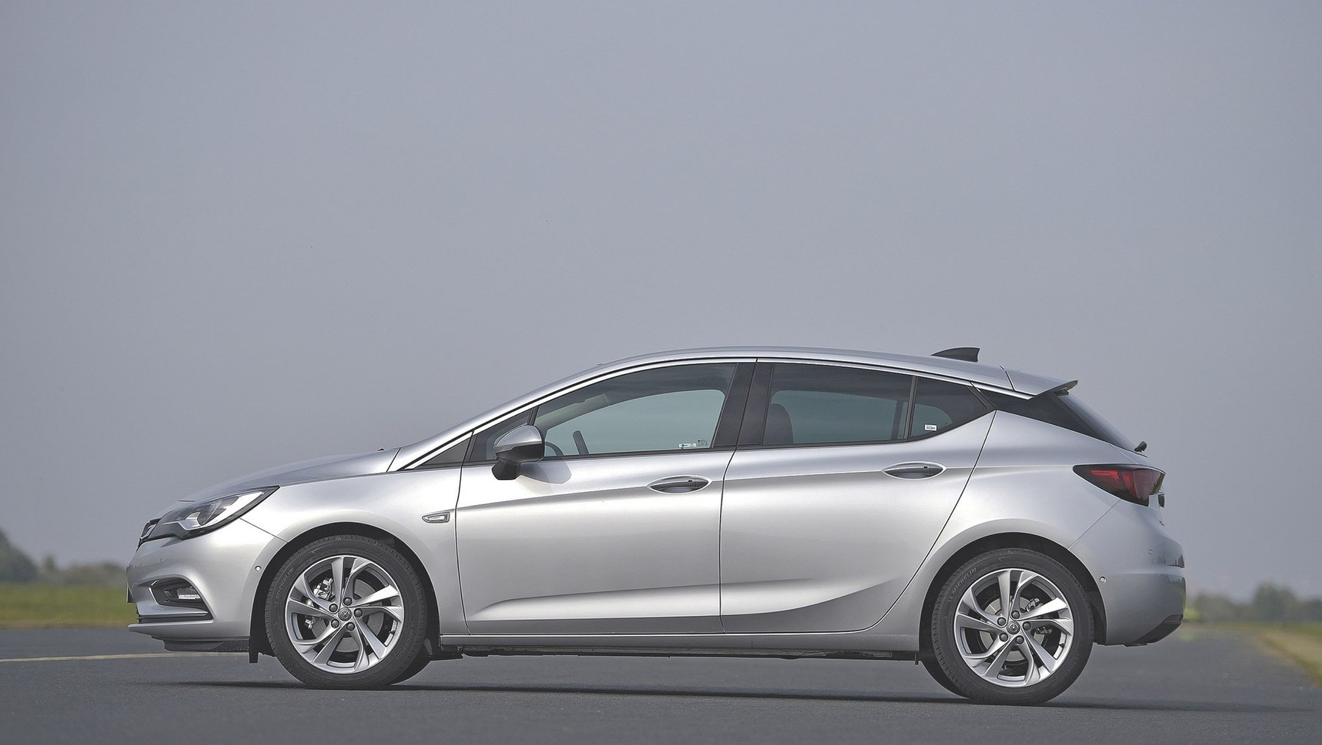 Porównanie - nowa Astra kontra reszta świata: Ford Focus, Hyundai i30, Kia cee'd, Peugeot 308 i VW Golf - spalanie, opinie, dane techniczne