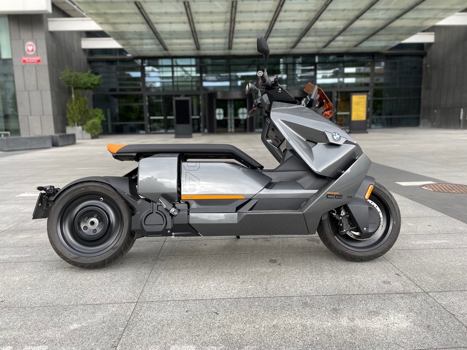 BMW CE 04