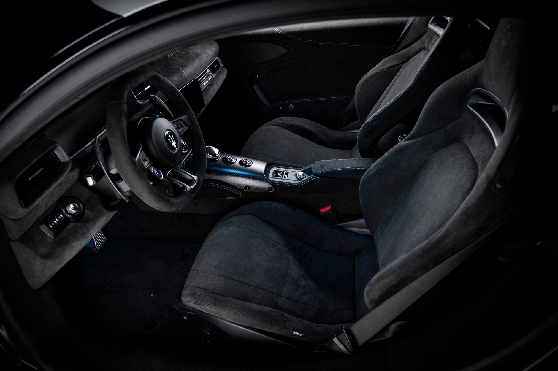 Karabinierzy otrzymali Alfę Romeo Giulia Quadrifoglio i Maserati MCPURA