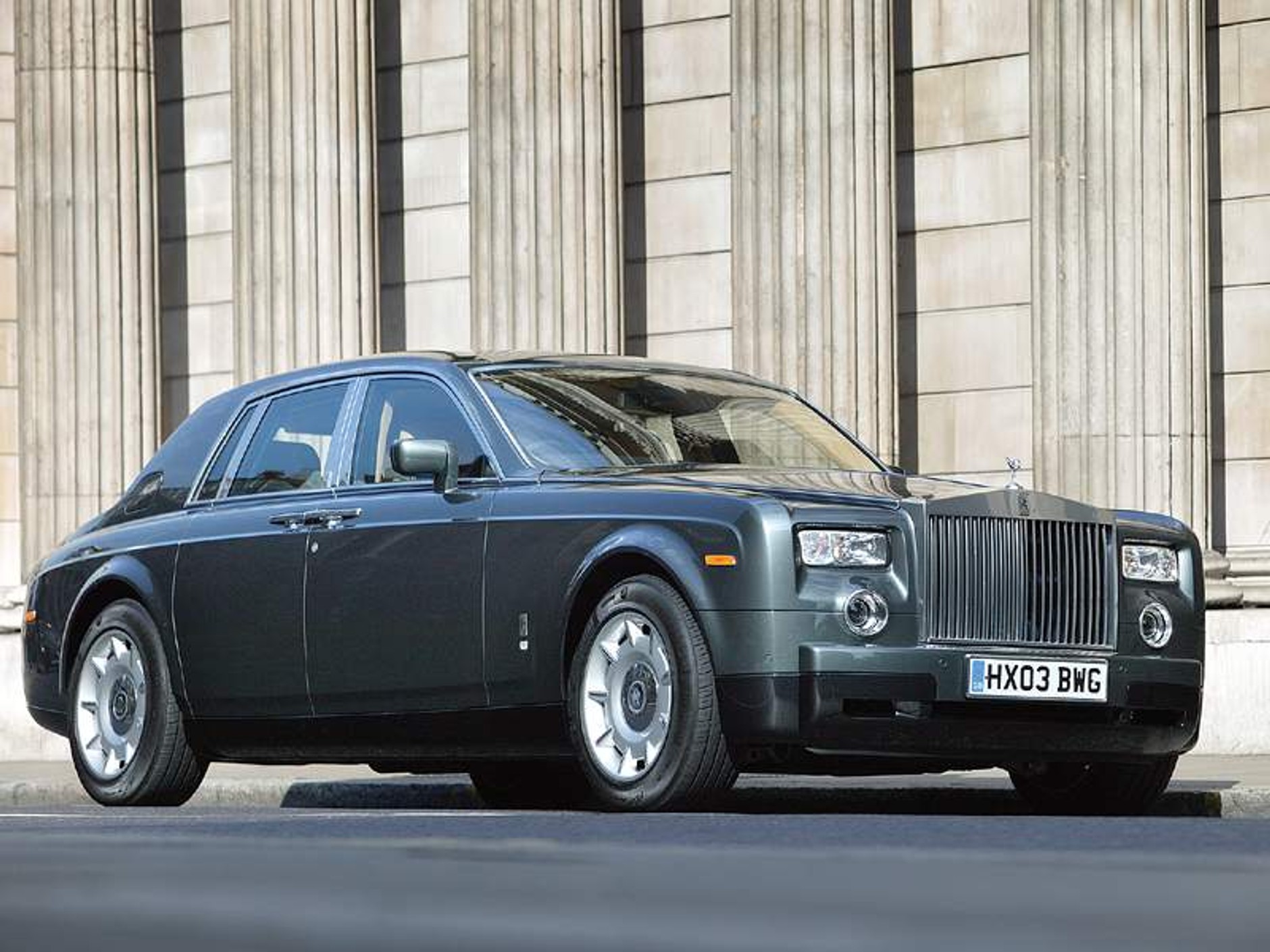 Rolls-Royce: 805 sprzedanych samochodów. Mały Rolls potwierdzony!