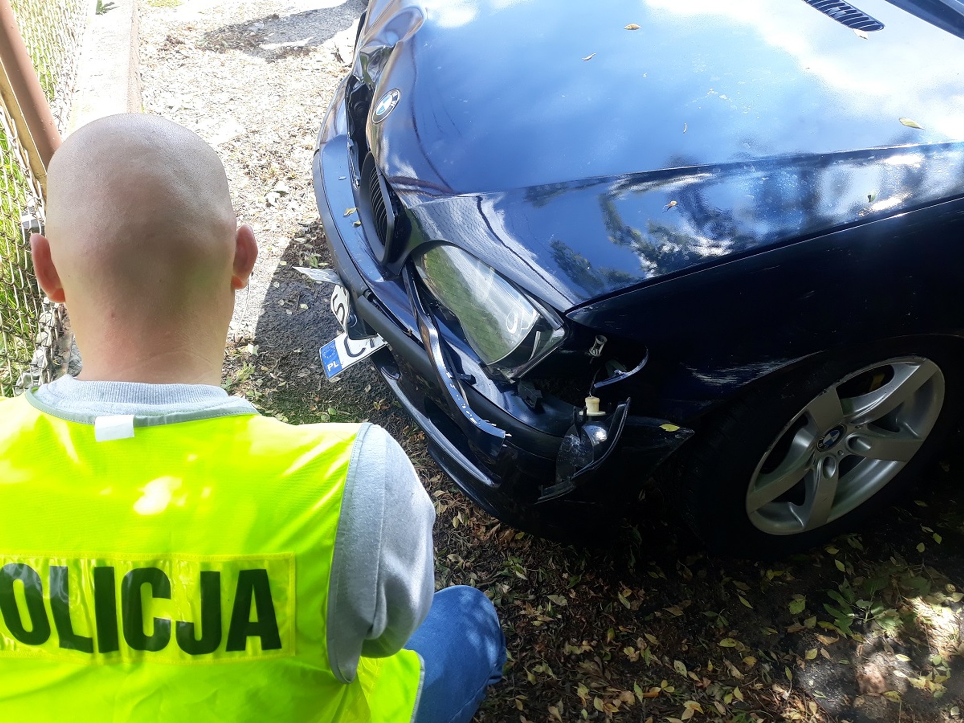 pijany kierowca w BMW potrącił dwie osoby