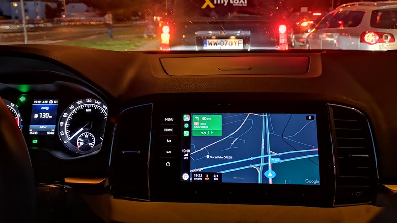 Google Maps w Apple CarPlay