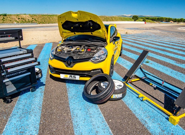 Renault bierze się za fabryczny tuning. Na pierwszy ogień Clio RS