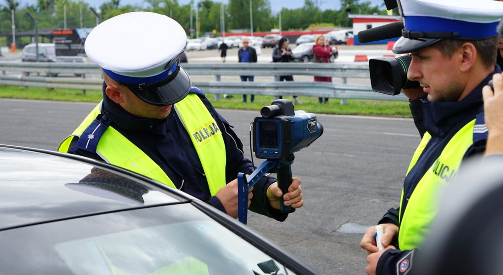 Kujawsko-pomorscy policjanci otrzymali laserowe mierniki prędkości