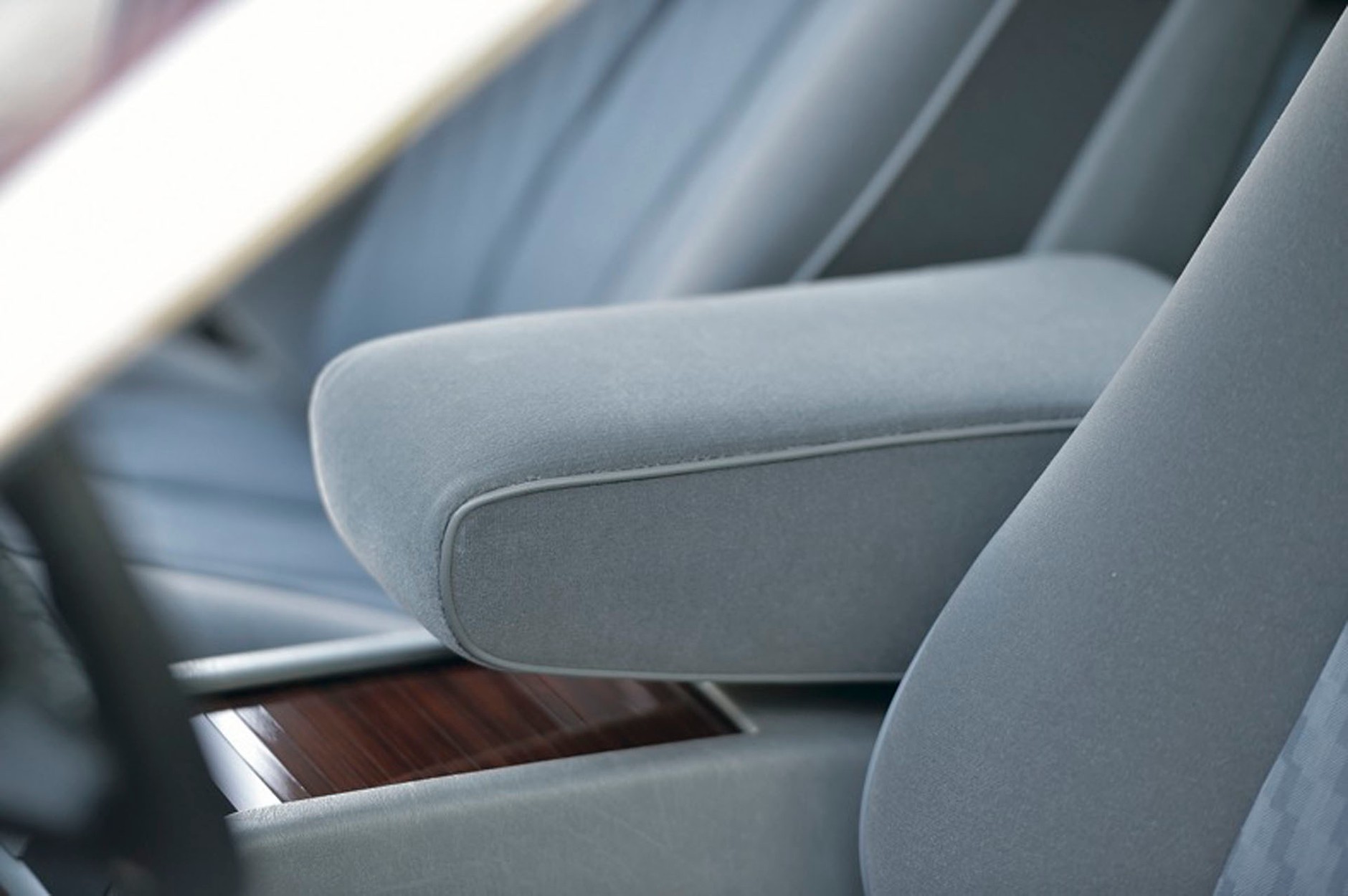 Mercedes W126 - klasa wyższa skrojona na miarę