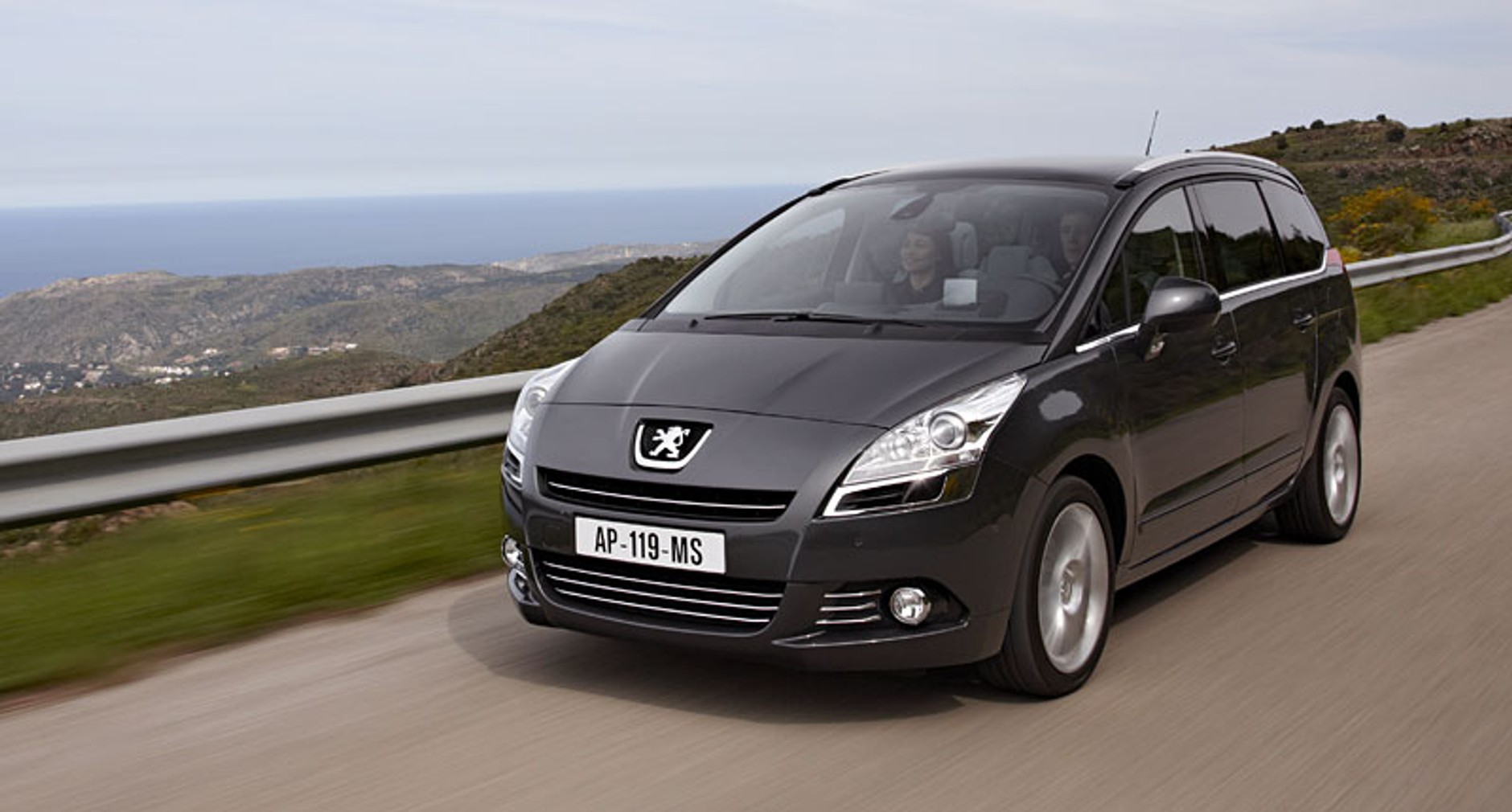 Peugeot: 5008 - duży, wygodny, nowoczesny, dla 5 lub 7 osób