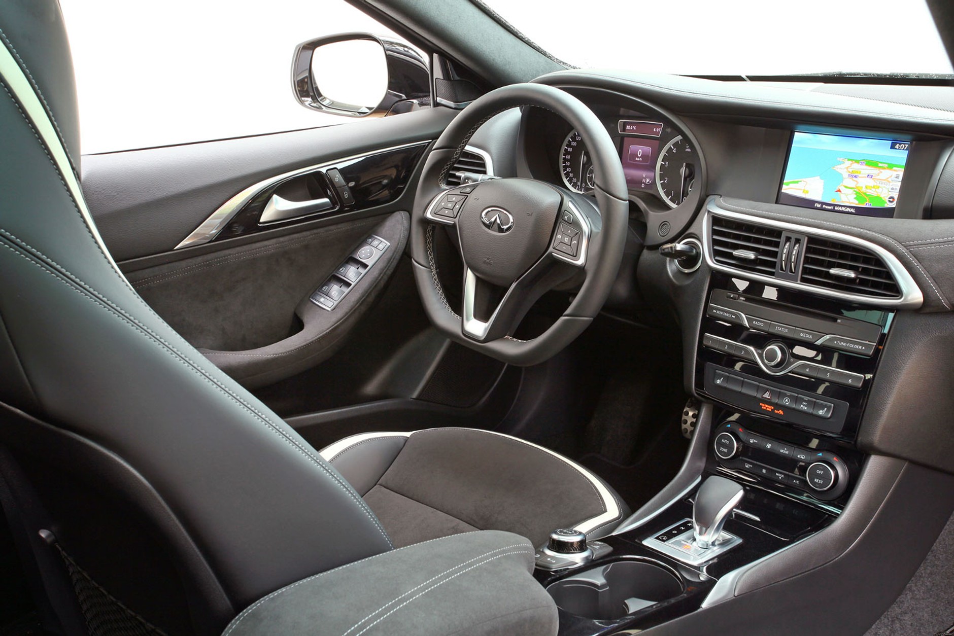 Infiniti Q30: rozpoczęto produkcję seryjną