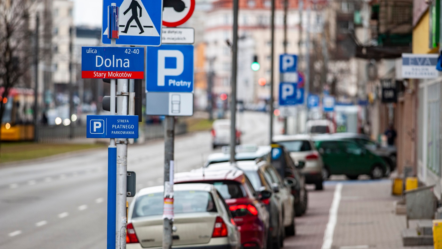 Parkowanie wzdłuż – bo tak nakazują znaki