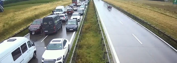 Jechali pod prąd autostradą A4, żeby nie stać w korku. Kierowcy nie unikną kary