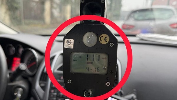 Kierowczyni clio została "popchnięta przez diabła". Straciła prawo jazdy i 2000 zł