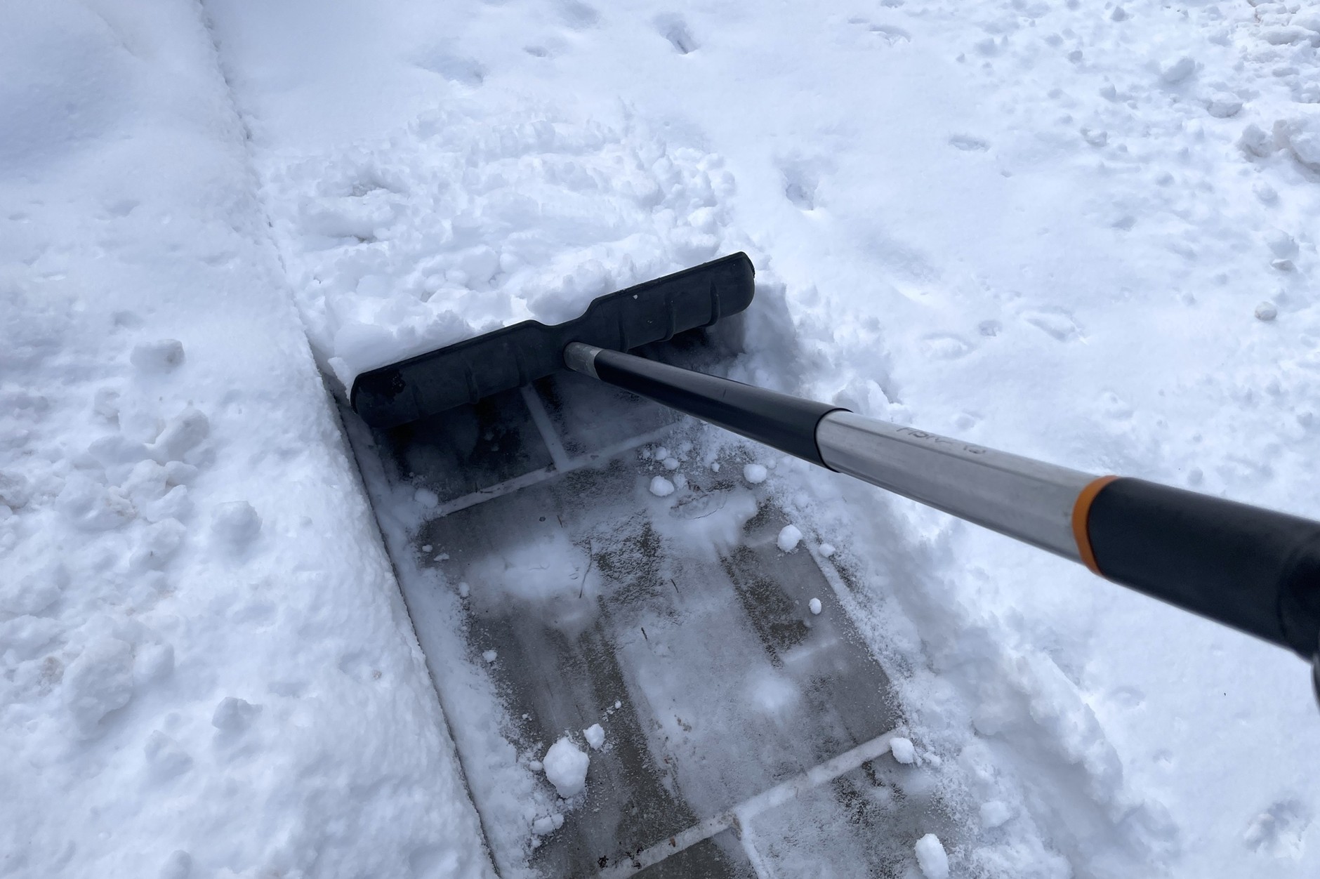 Odśnieżanie chodnika
