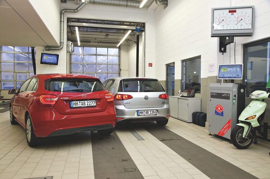 Volkswagen Golf kontra Mercedes klasy A – test 300 tys. km