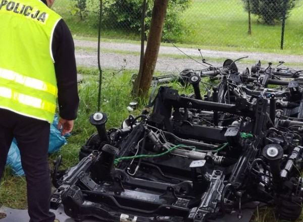 Wykryto dziuple z częściami ze stu skradzionych aut, w tym... prototypowego Mercedesa