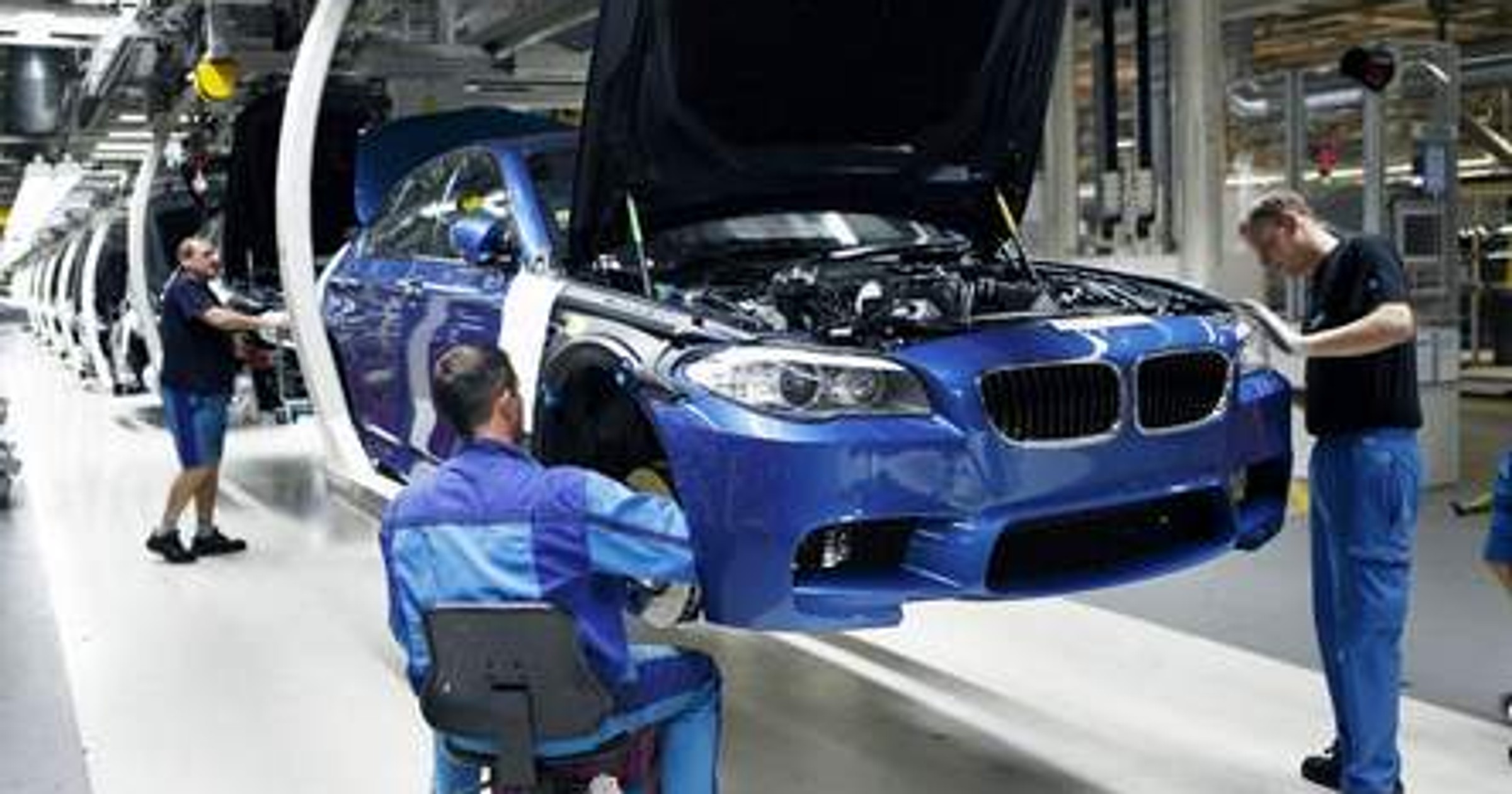 BMW zaczyna oszczędzać
