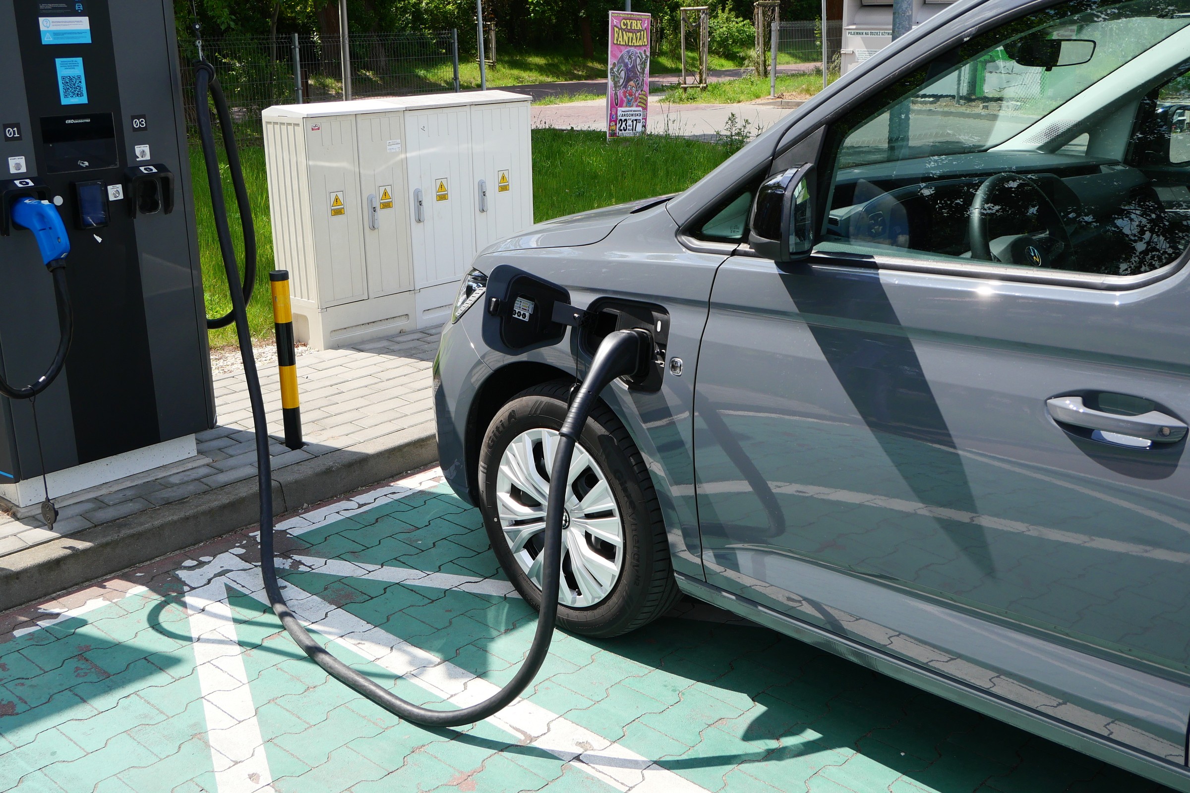 Jeździłem Volkswagenem Caddy Flexible eHybrid: to dostawczak podwójnie hybrydowy