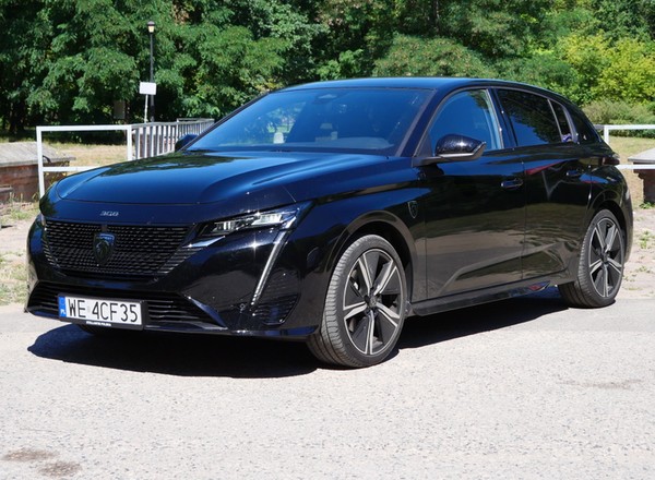 Przejechałem 1000 km Peugeotem 308 GT 1.5 BlueHDi: wskaźnik nie zbliżył się nawet do rezerwy